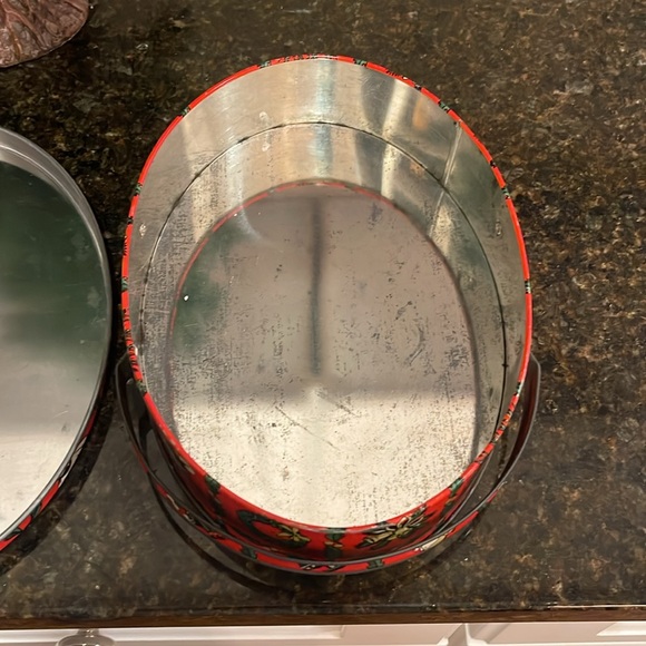 Vintage Christmas Candy Tin - Picture 5 of 9